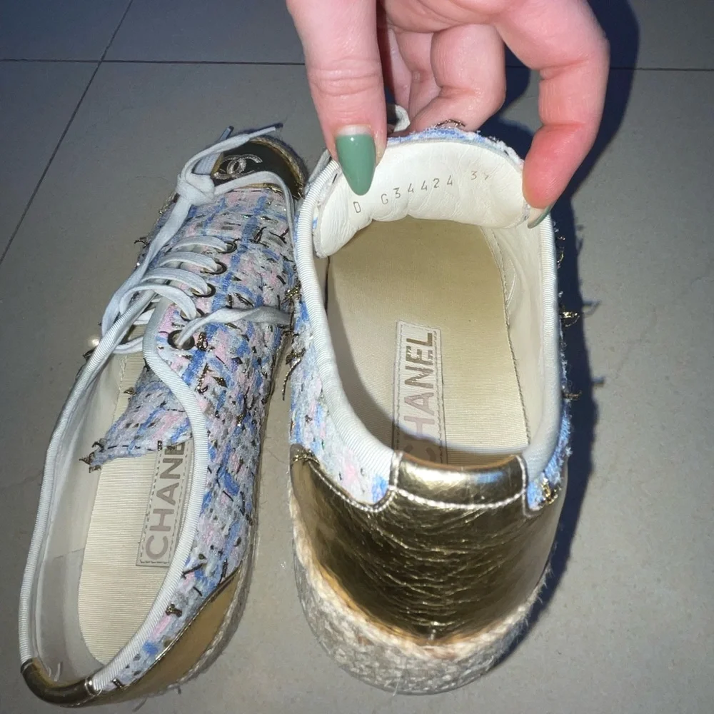 Shoes - Picture 3 of 8